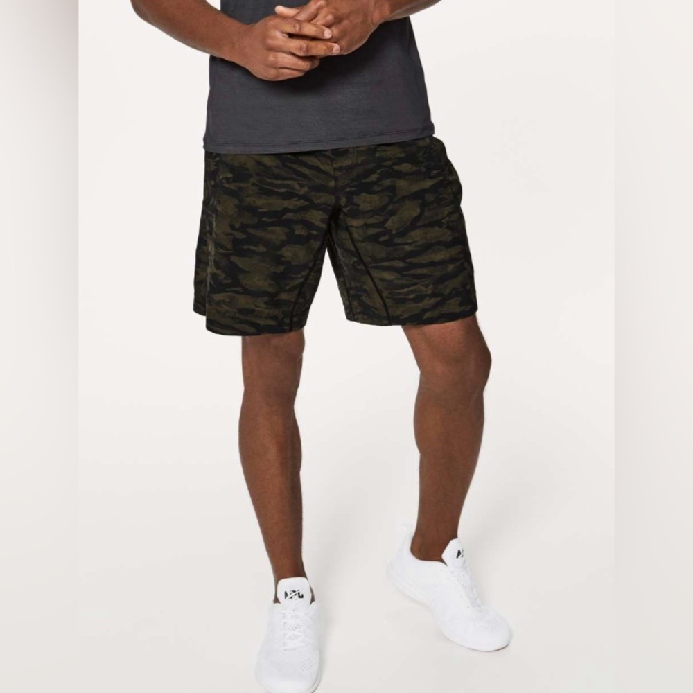 Lululemon Pace Breaker Short 9". Size Medium